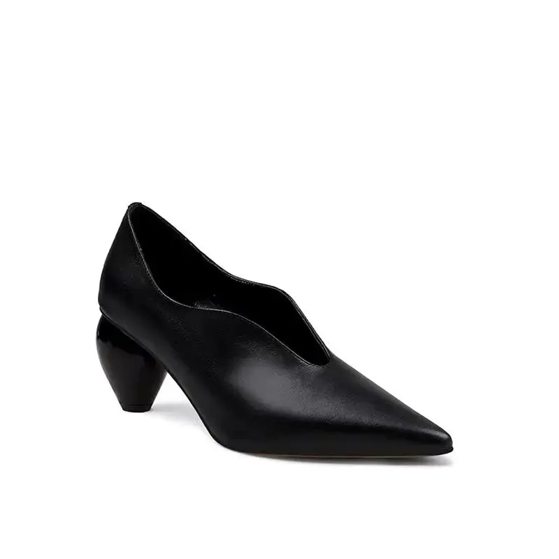 Breigh Black Curve Shaped Leather Pumps