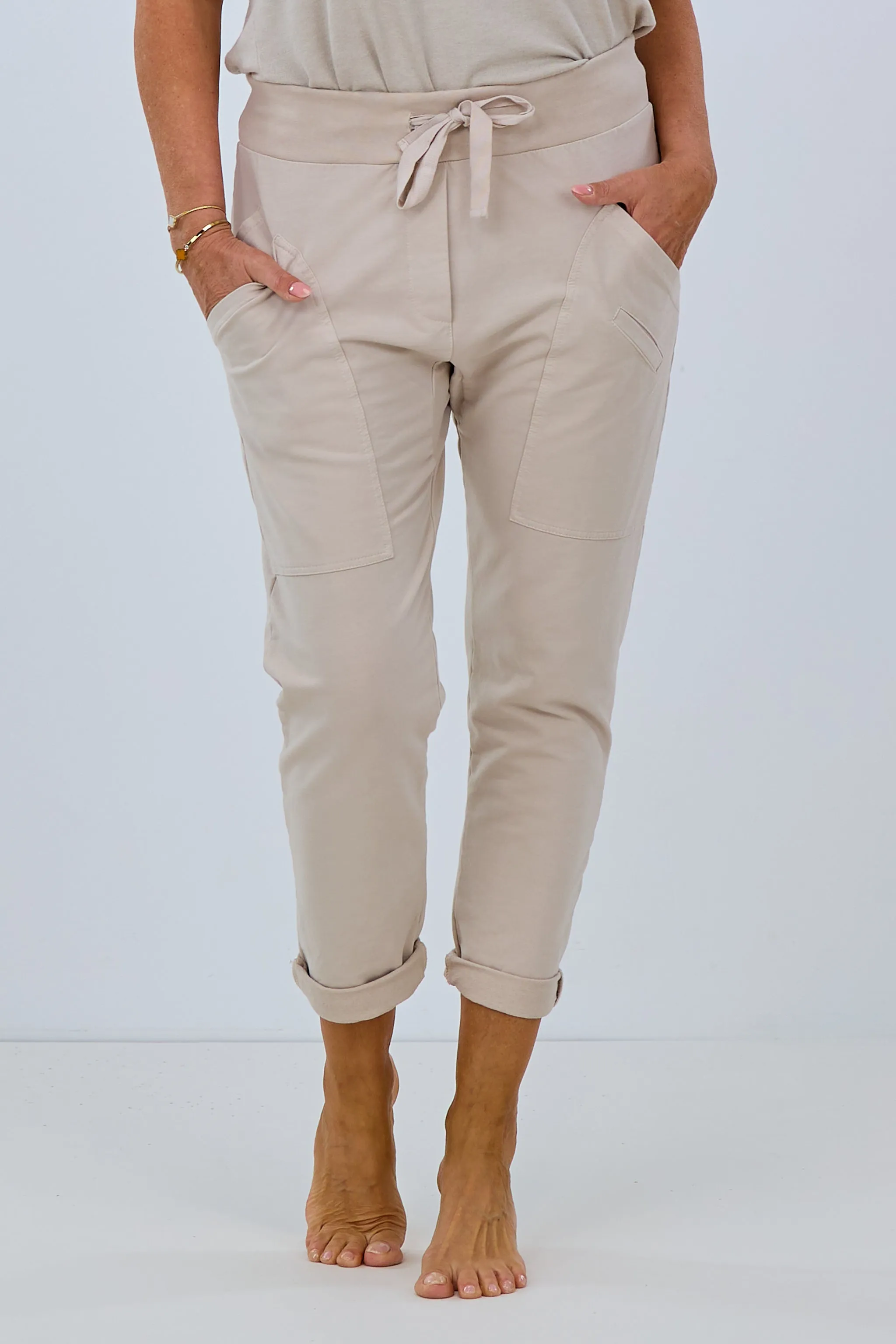 Joggpants mit großen Taschen, beige