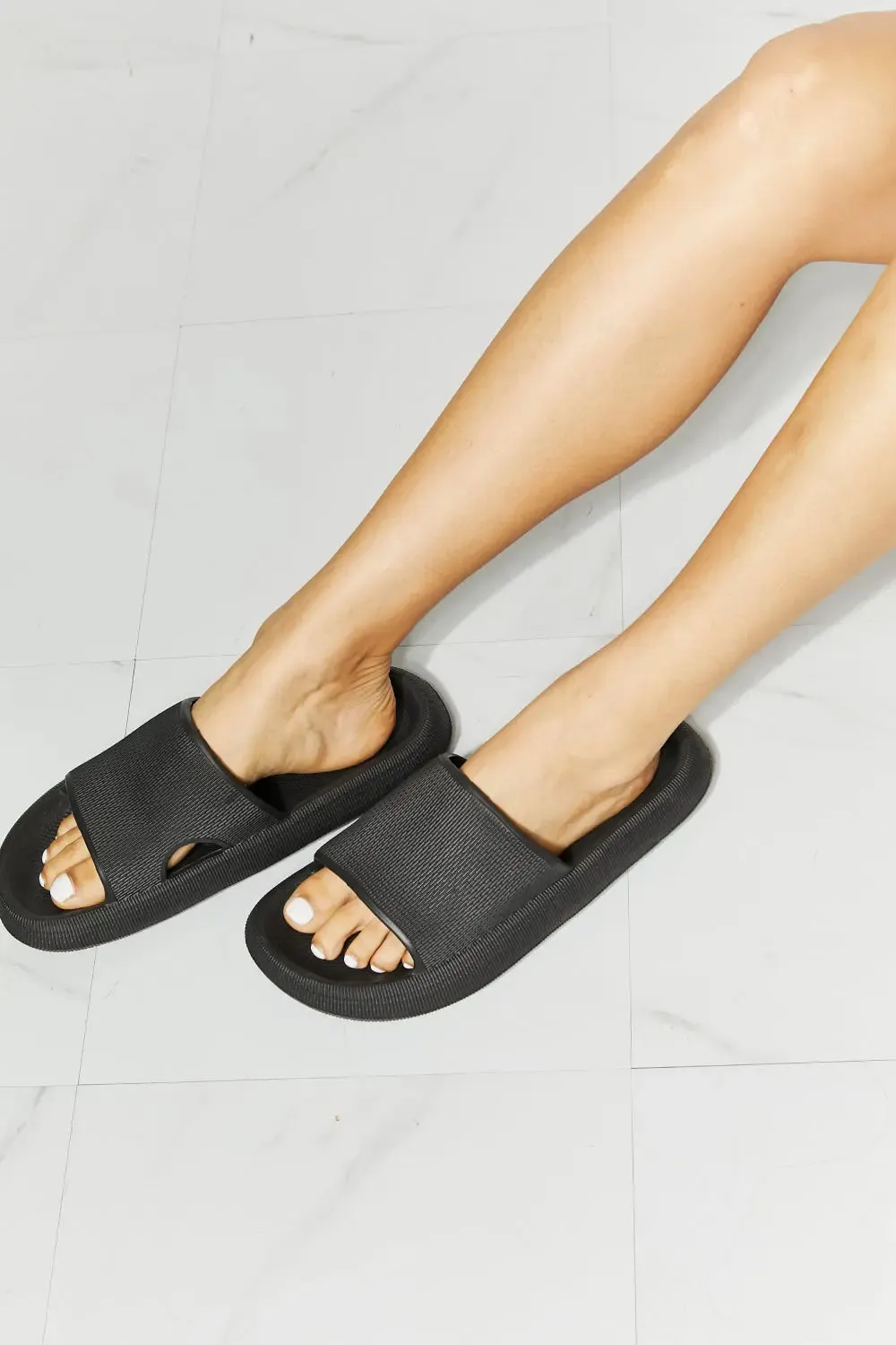 MMShoes Arms Around Me Open Toe Slide in Black