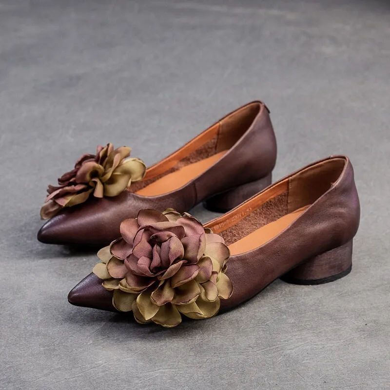 Retro Style Pointed-Toe Pumps For Women Low Heels With Flower Details In Camel/Coffee