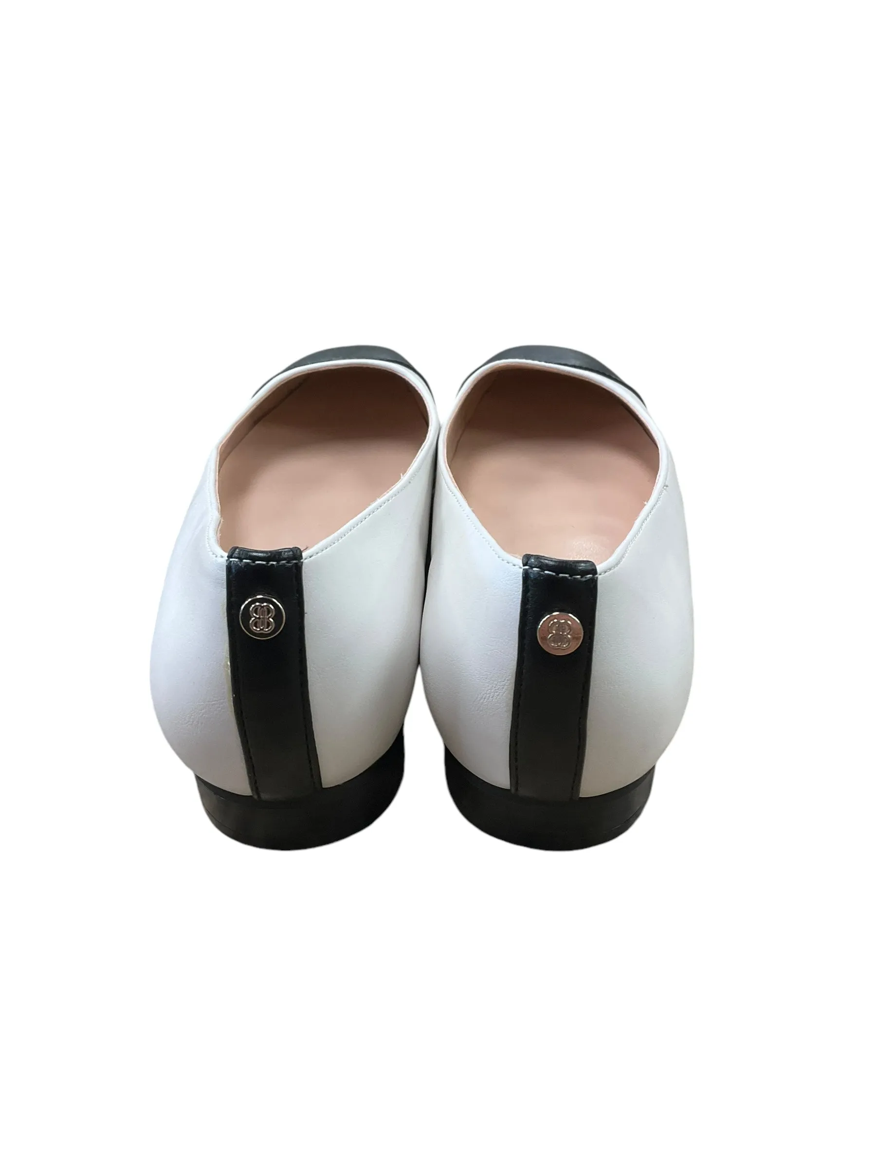 Shoes Flats By Bandolino In White, Size: 9