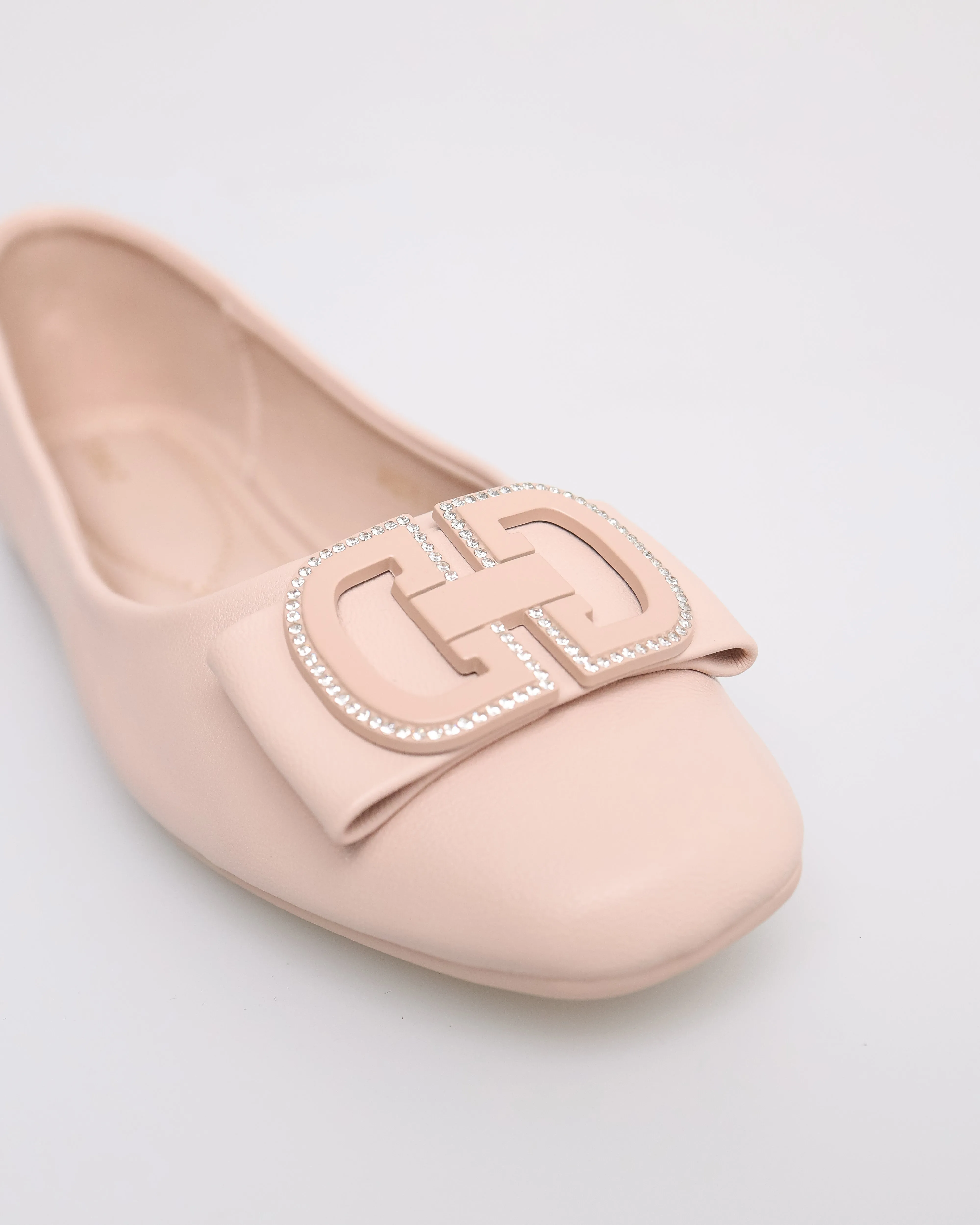 Tomaz NN255 Ladies Emblem Buckle Flats (Cream)